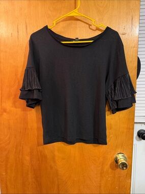 Express top with ruffle sleeves sz M